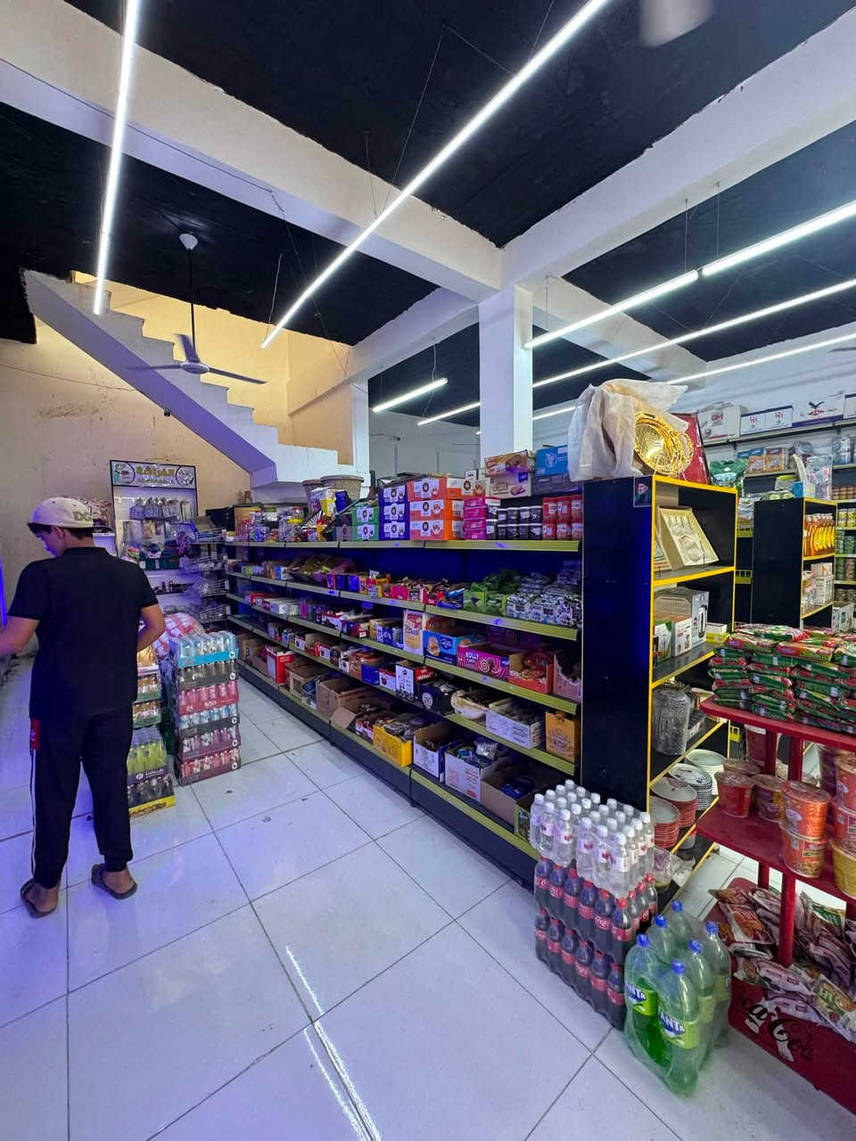 السلام عليكم سوبر ماركت للبيع  المساحه 120 متر مربع  الرزق بي خير من الله محتوياته اربع عارضات انكور الحجم الكبير اربعه باب بعدهن بفتره الضمان + تلث مجمدات الحجم الضخم+ رفوف وسطيه وجانبيه اردني اصلي +مجمدتين حجم وسط موطه+سبلت كنتوري  تلاثه طن
+11 فاترينه pdf منوع وتفصال خاص بأسم الماركت+مانع اتربه حجم مترين
+ نضام سبيدو ونازله بي كل الايتمام والاسعار  وضايفله طابعه باركود وضايف طابعه فواتير وجهازين قارء باركود يدوي ومنضدي سريع سبب البيع لعدم التفرغ رزق المحل ماشي وخير من الله على شارع رئيسي 
اجار المحل 500
الامبيريه 300
الموقع بغداد رئاسه العبيدي 
للاستفسار ***********
