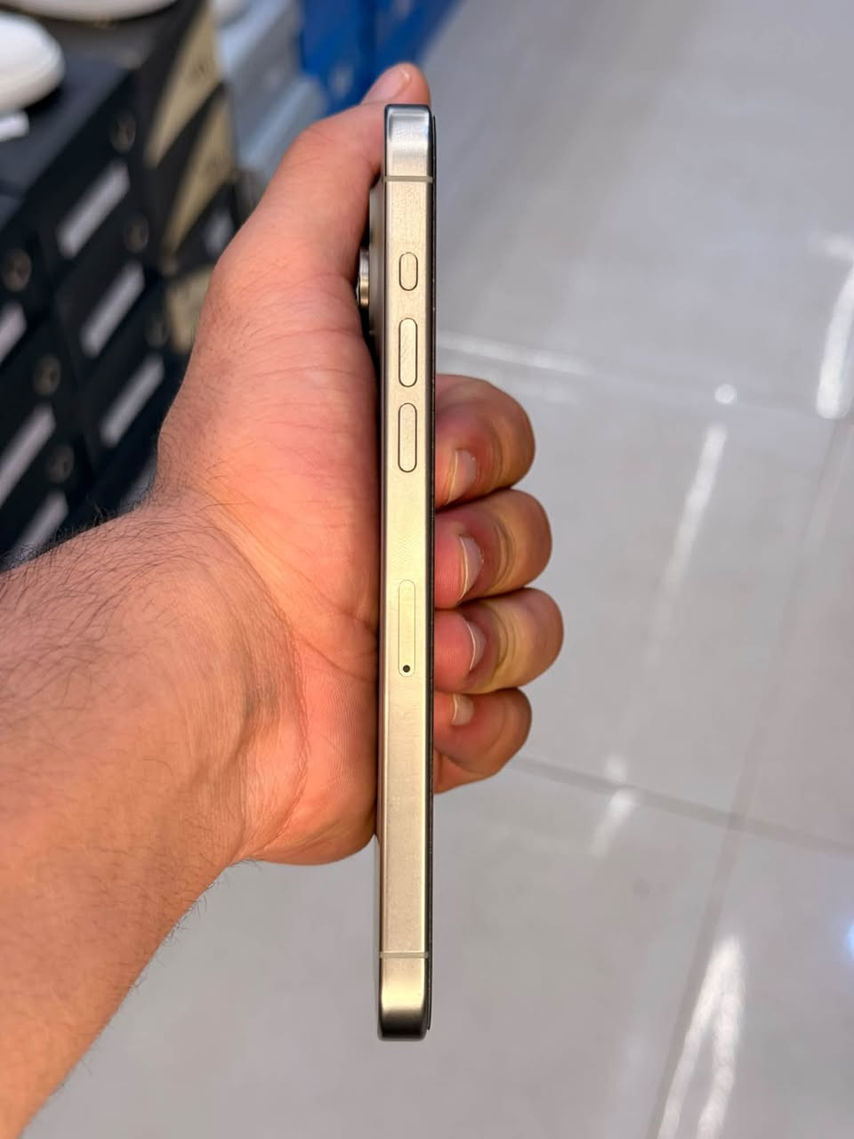 📱 آيفون 15 برو ماكس (iPhone 15 Pro Max) للبيع

 الحالة: الجهاز أخو الجديد، نظافة 100%، ما مفتوح ولا مبدل به أي قطعة نهائياً (بشرط الفحص).
 
الملحقات: كامل ملحقاته ويا الباكيت الأصلي
.
 الذاكرة: 256 جيجابايت

 اللون: تيتانيوم طبيعي (Natural Titanium)
 نسبة البطارية: 84%

 السعر: 1,000,000 دينار (مليون) — وقابل للتفاوض البسيط (بي مجال)

 الموقع: تكريت
 للتواصل والاستفسار: ***********
