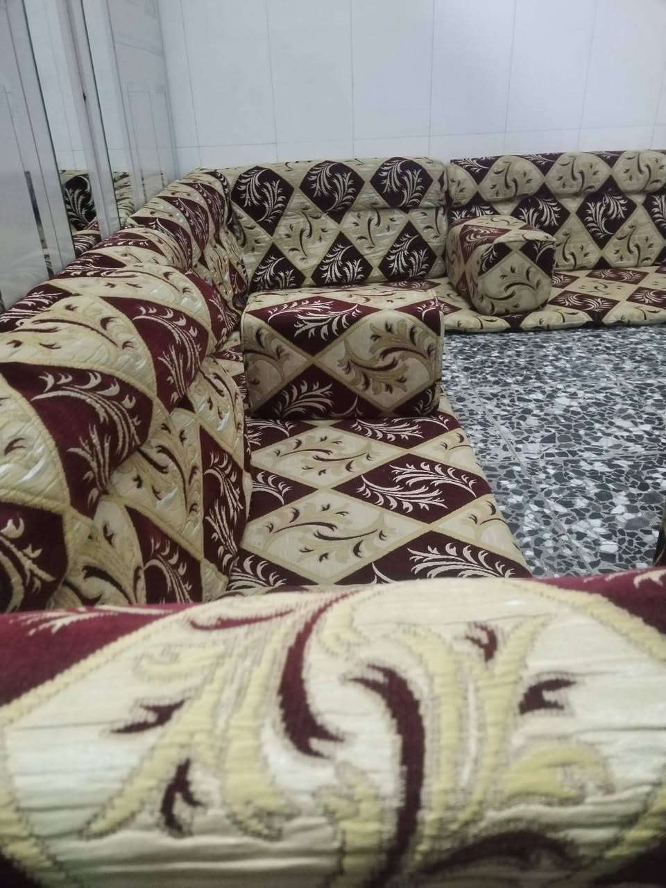 جلسه عربيه ٧ دواشك ١٤ متر سعرها ١٧٠ مكانها نجف حي ميسان مقابيل العسكري *********** بيه وتساب النجف, العراق

