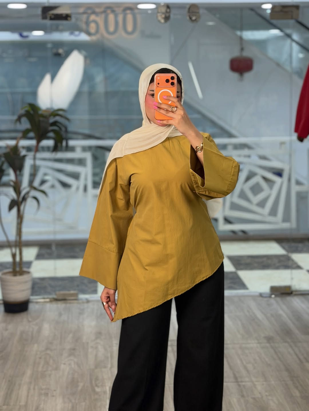 ⁨	⁨	شنو احجيلكم القميص يجنن الكصة تفوز ❤️‍🔥

توفر ب 6 الوان فري سايز ✔️

توصيل متوفر للحجز دايركت 📩⁩⁩
