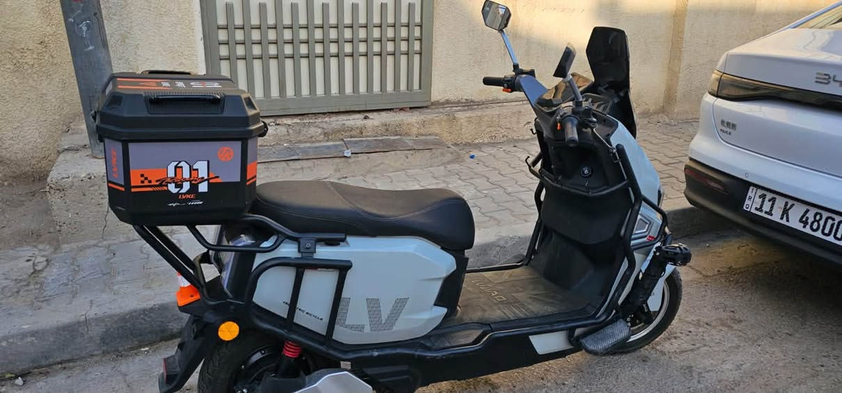 السلام عليكم للبيع دراجة شحن صاعقة
بسبب لشاحنة مو اصليه خلت البطاريات  نفخنة بسيطة استخدام اقل شهرين استخدام كلش قليل مكفوله من كلشي اخذتة مليون ونص وحاليا رايده مليون قفل مكاني الدورة المهدية 
***********
