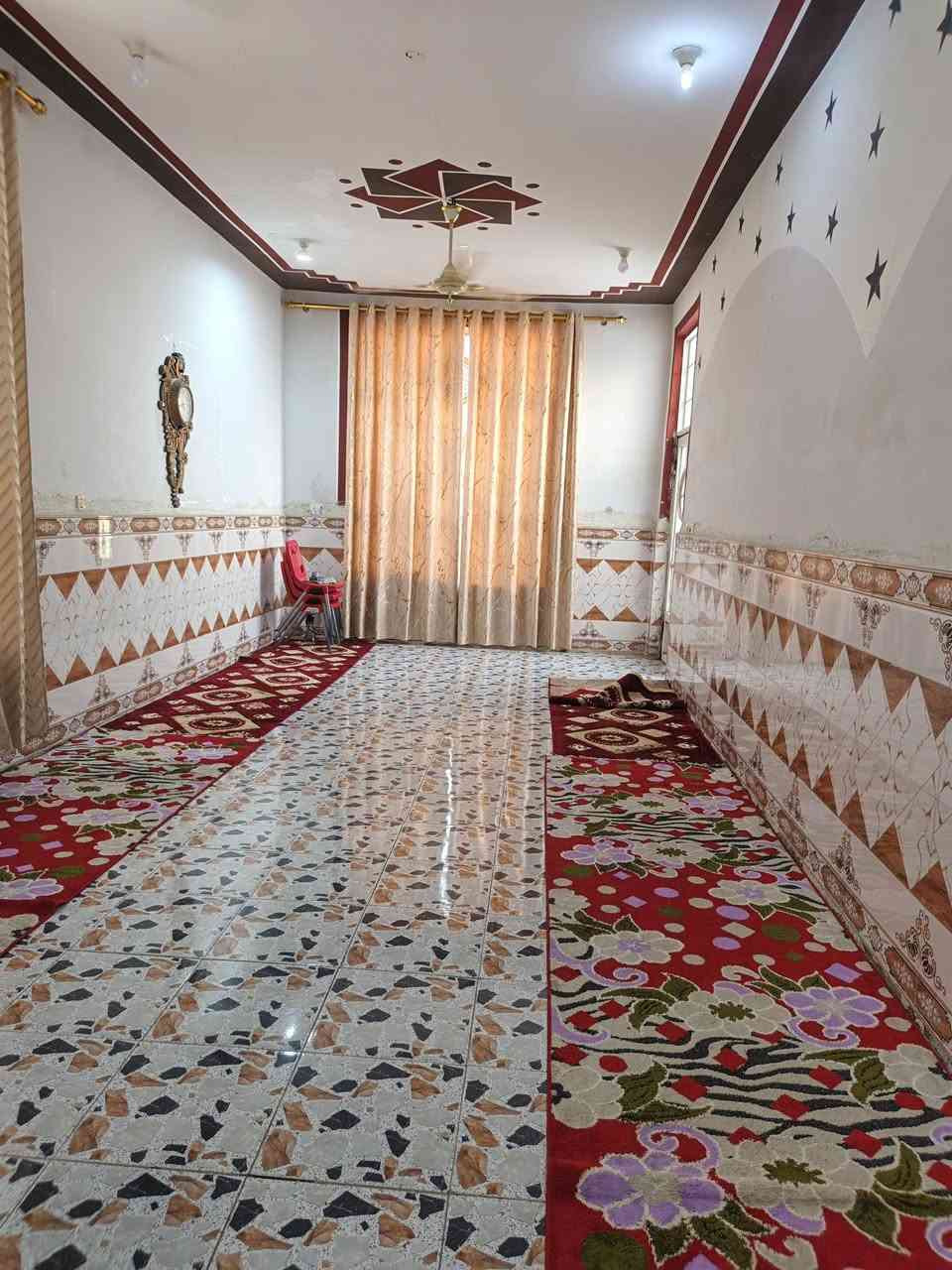السلام عليكم بيت للبيع في كوت زراعي ١٧ _ حي حكيم _سواده_ مقابل محطه حوشي (الوادي )حي سفير يحتوي على ٣غرف وديوانية مطبخ صحيات داخليه وخارجية مساحة ٣١٢ متر سعر ٤٥ مليون وبيه مجال للستفسار على رقم ***********
