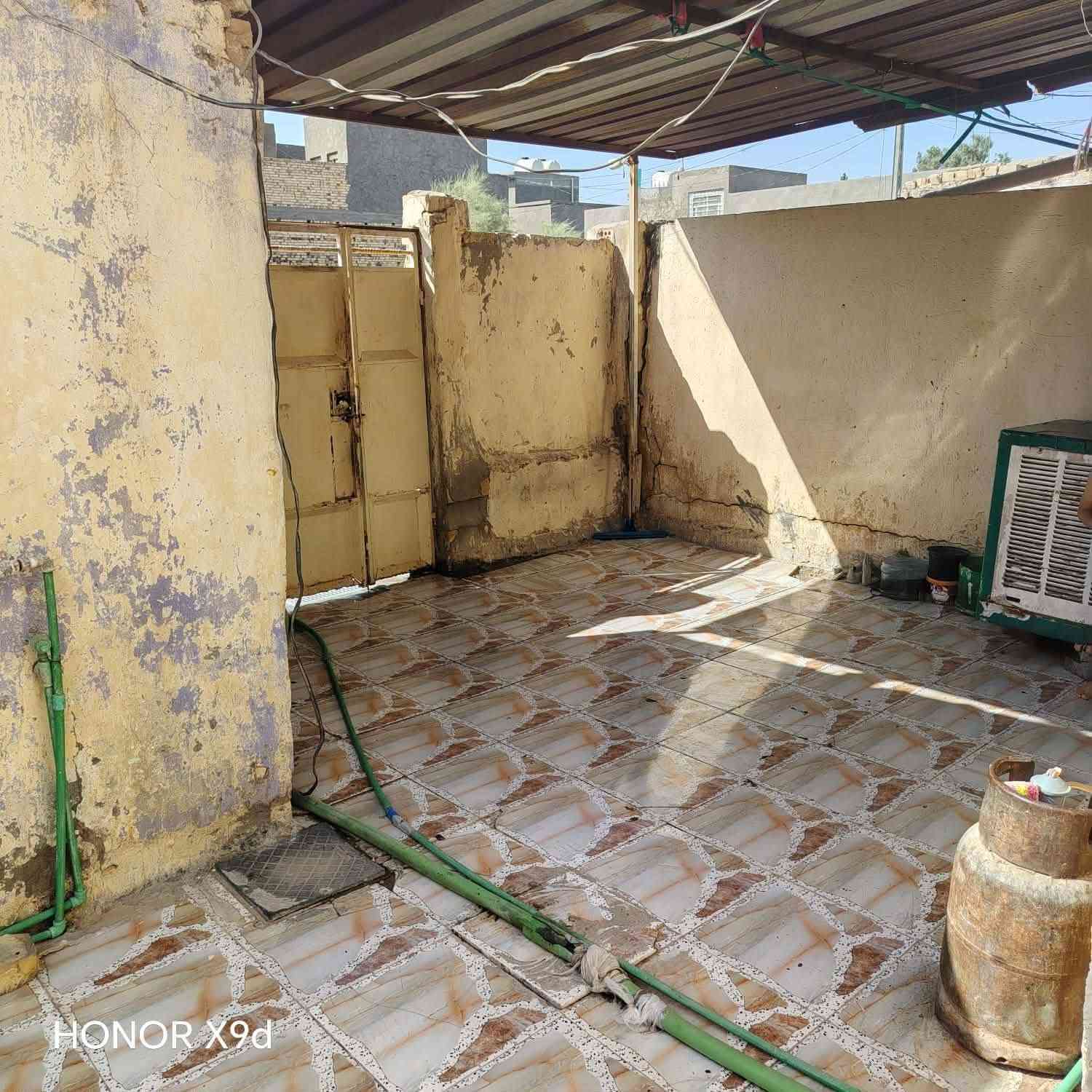 بيت للبيع 📍
دور سيد محمد التقية الثالثة 
بيت دور نواب الضباط 

كافة الخدمات 
ماء _مجار_ كهرباء_ تبليط  

التواصل ***********

والسعر مناسب

نص مكتوب في الصور:
- HONOR X9d