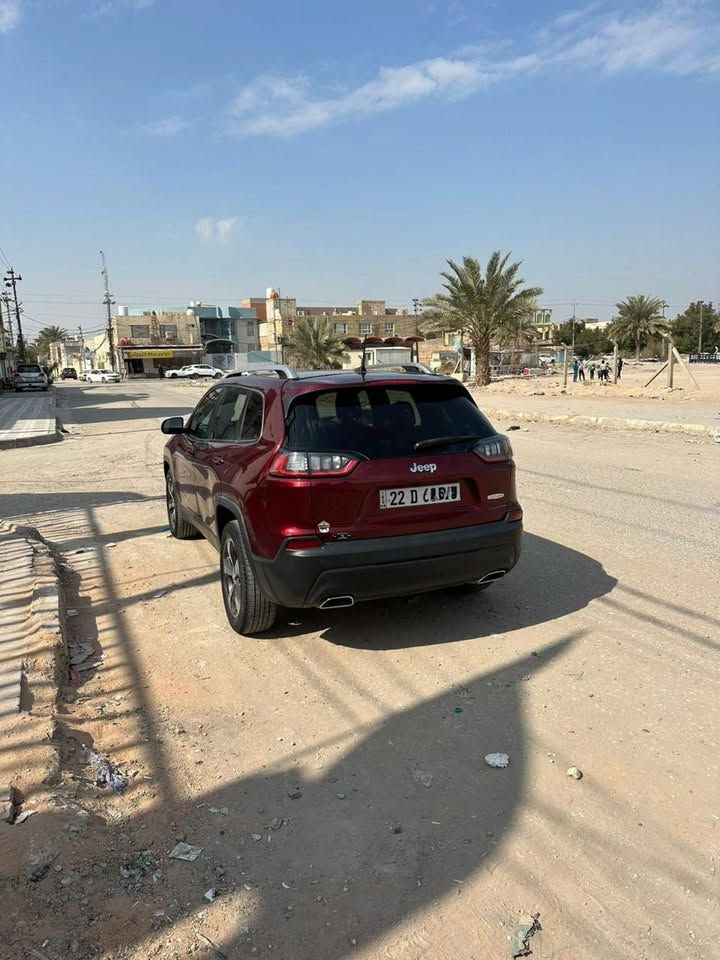 جيب شيروكي بزون
موديل ٢٠١٩
محرك ٦ سلندر
ممشاها 16,668
تحكمات ستيرن 
نقط عمياء
اشارة بالمري 
توقف تلقائي 
حساسات
شاشه كبيره 
كشنات وستيرن تدفئة 
كشن سايق كهربائي +مساج 
مكينه گير مكفوله 
 سيارة حاهزه من كل شي  
ضررها موضح بالصور بدون دواخل ايرباكاتها سليمه
السعر 130 مع المجال البسيط 
التواصل خاص 
او الاتصال على الرقم ***********
