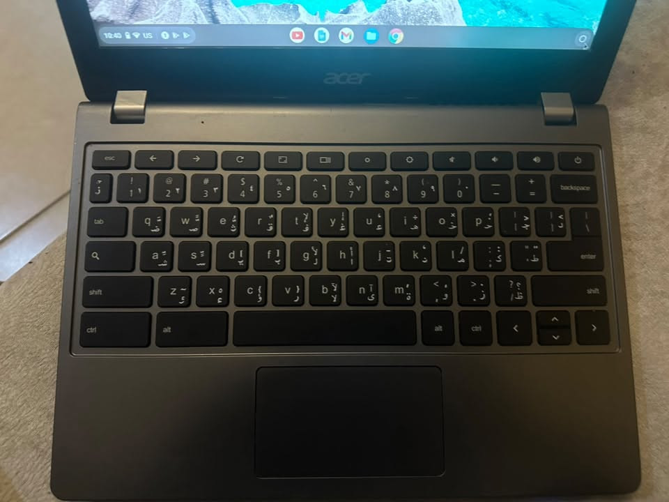 لابتوب Acer Chromebook للبيع💻
جهاز عملي وممتاز للاستخدام اليومي، الدراسة، التصفح، والأعمال المكتبية الخفيفة.
المواصفات والتفاصيل:
 الماركة: Acer (Chromebook C740)
 الموديل: C740-C4PE

 نظام التشغيل: Chrome OS (سريع وسهل الاستخدام)
 الحالة: بحالة جيدة وشغّال تماماً، مستخدم شهر تقريباً 
الملحقات: اللابتوب مع الشاحن
المهتم التواصل على الرقم: ***********

