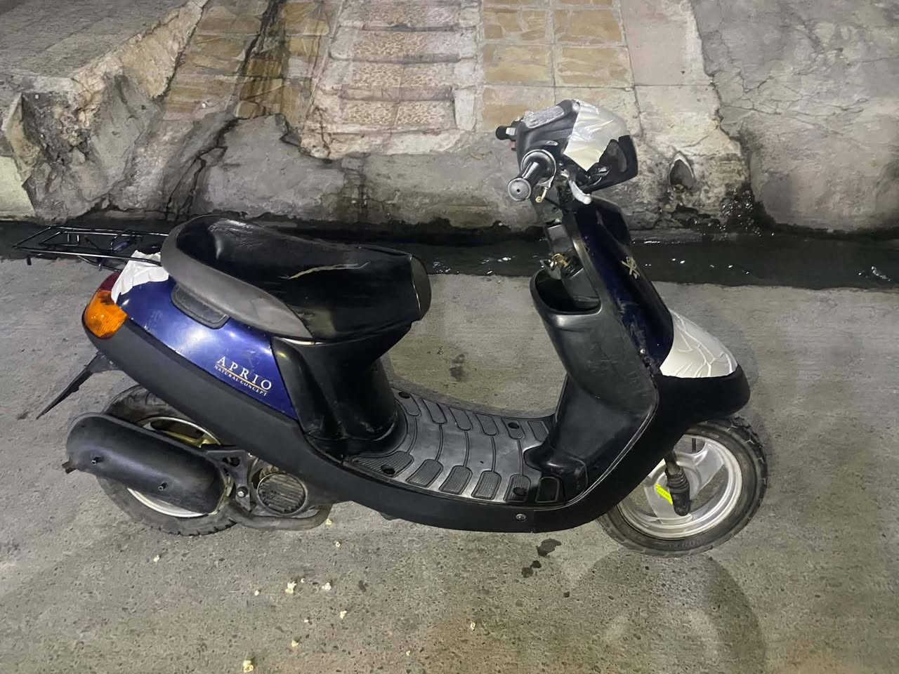 سلام عليكم مطور بوتين نضيف كلو شغال كهربائي سلف اشاير كله شغال مكينه شرط تحريك ومعدل شاصي شرط دروعتو اصلي سعر 225 وبي مجال شراي فوا خاص او تصال على الرقم ***********
