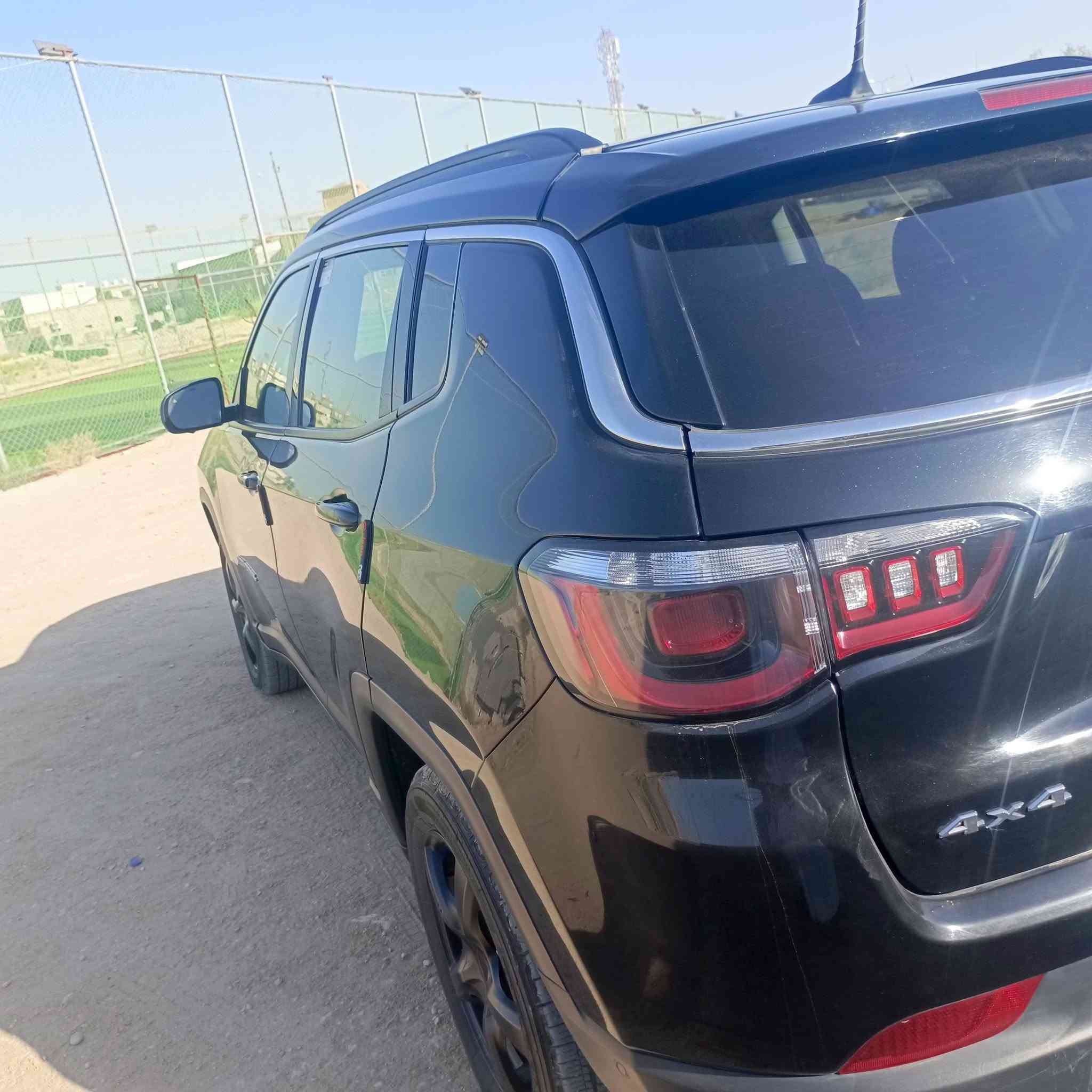 جيب كومباس موديل 2022 سعر145 وبيها مجال  فول مواصفات ترايل هوك سياره مال بيت ماشيه29الف بنورامه سياره جنطه كهرباء بصمه تشغيل عن بعد الون  سياره اسود  رقم كربلاء بيها فقط بنيد  مكان سياره كربلاء المقدسة رقم هاتف *********** مراوس سياره ناصيه حسب لقناعه
