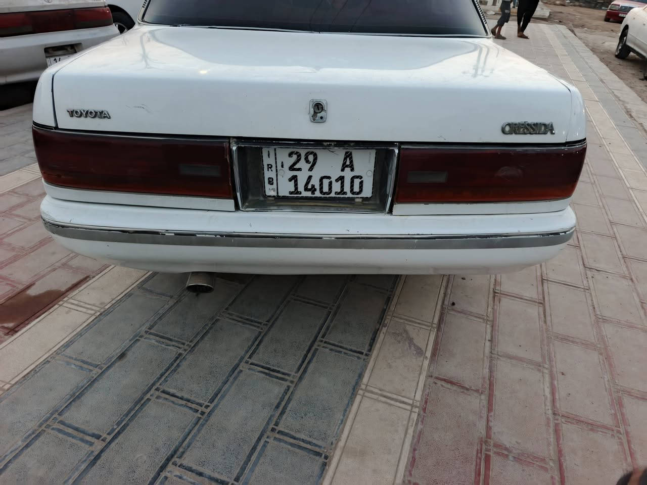 السلام عليكم مارك كربلائي موديل 91 محرك ونجي 4 محرك وكير وحداديه جاهزه تخم تاير سنويه جديده لل واحد وثلاثين راعيها يمي شرط التحويل مكفوله كص ونقل  وعيب شرعي مكان السياره الناصريه السعر 37وبيها مجال ***********///***********

نص مكتوب في الصور:
- LOCK