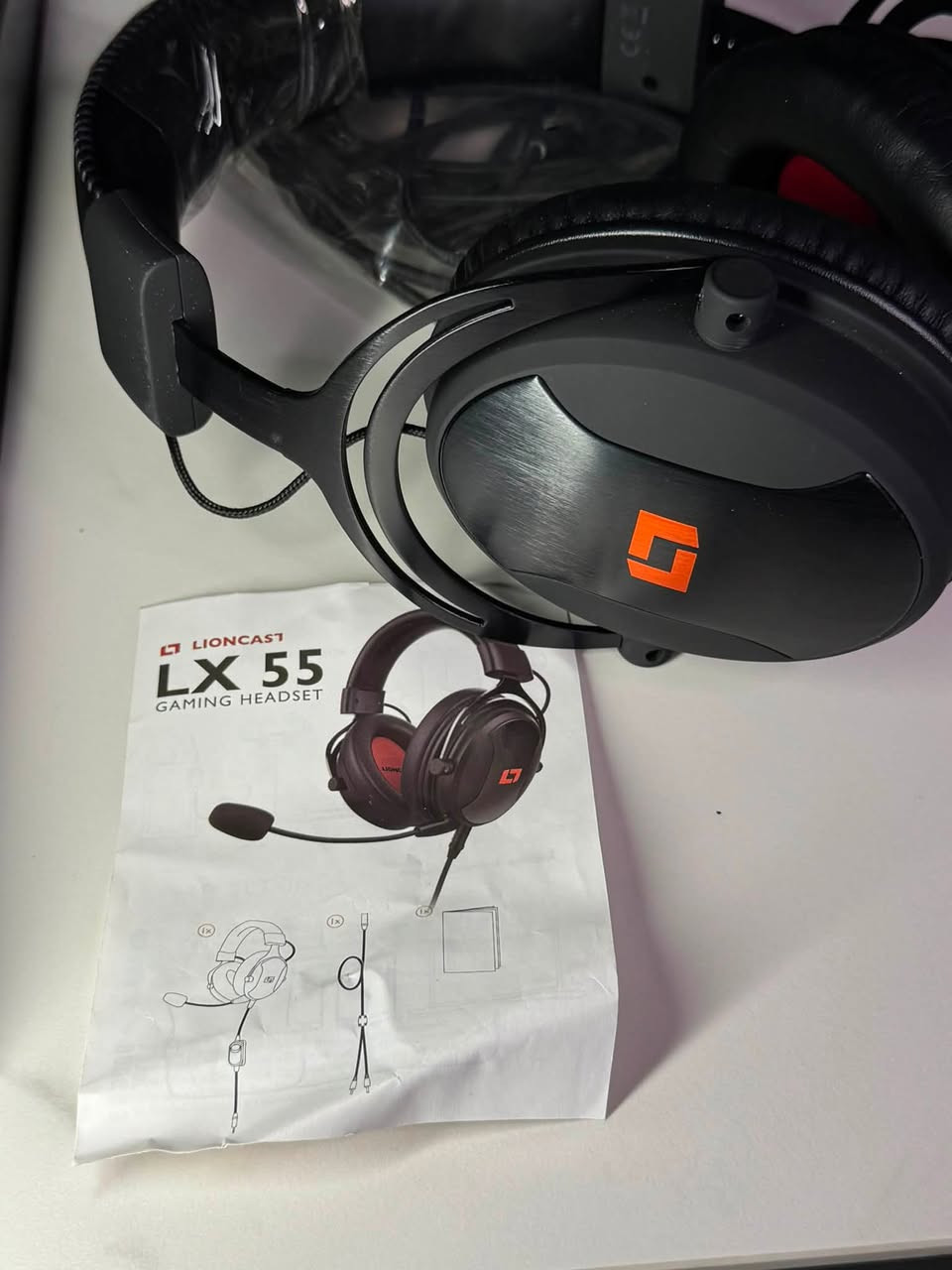 ⸻

🎧 Lioncast LX55 Gaming Headset

🔥 صوت قوي… وتركيز كامل داخل اللعبة

إذا تبحث عن سماعة ألعاب مريحة بجودة صوت ممتازة وسعر منافس، فإن Lioncast LX55 تقدم تجربة متوازنة للألعاب، المحادثات، والاستخدام اليومي.

⸻

✨ أبرز المميزات

🎧 صوت Stereo واضح مع تفاصيل دقيقة داخل الألعاب.

🎙️ مايكروفون عالي الوضوح لعزل الضوضاء أثناء الدردشة.

🛋️ وسائد أذن مبطنة ومريحة للاستخدام لساعات طويلة.

🔊 تعريف واضح لخطوات الأقدام والمؤثرات داخل اللعبة.

🎮 تصميم خفيف وعصري مناسب للكيمينك.

🎛️ تحكم سريع بالصوت من خلال السلك.

⸻

🎮 الأجهزة المدعومة

✅ PC

✅ PlayStation 4 / PlayStation 5

✅ Xbox One

✅ Nintendo Switch

✅ Laptop

✅ Mac

✅ الهواتف الذكية (منفذ 3.5mm)

⸻

📦 محتويات العلبة

✔️ سماعة Lioncast LX55

✔️ مايكروفون

✔️ محول Y للكمبيوتر

✔️ دليل الاستخدام

⸻

💙 لماذا تختارها؟

✔️ صوت نقي وتجربة لعب ممتعة.

✔️ مايكروفون واضح للتواصل مع الفريق.

✔️ راحة أثناء الاستخدام الطويل.

✔️ توافق مع أغلب الأجهزة.

✔️ قيمة ممتازة مقابل السعر.

⸻

📩 للاستفسار أو الحجز، راسل صفحة YOUSEF TECH.
          
واتساب/***********📞

🚚 التوصيل متوفر إلى جميع محافظات العراق.

⸻

#YousefTech #Lioncast #LX55 #GamingHeadset #PCGaming #PlayStation #Xbox #NintendoSwitch #GamingGear #Headset #IraqGaming
