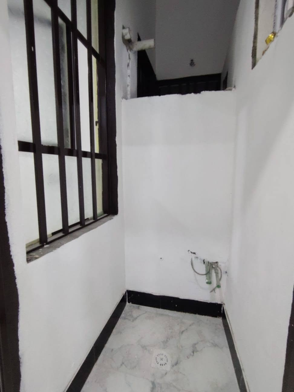 🏡دار للبيع مقابيل ملحق قريه الغدير الاولي🏡
المساحة: 65 متر 

✅ #طابو_زراعي_سند_25_أقرار_محكمه

السعر: جداً مناسب 20 وبي مجال لشراي 

الموقع: النجف مقابيل ملحق قريه الغدير#

مواصفات البناء:

غرفه نوم وصاله ومطبخ  وصحيات خارجيه  وكراج 

بناء مرتب (أساس + سقف كونكريت + طابوك)

أرضية بورسلين أبو الـ 60

الخدمات:#بعد_عن_سوق_100م

ماء كهرباء مدارس سوق تبليط مولد

للاستفسار والاتصال:

***********
