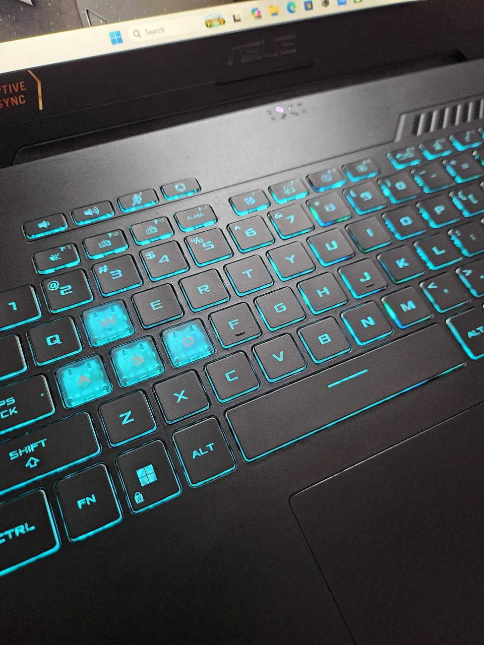 السلام عليكم لابتوب للبيع نوع اسوس 

Asus tuf f15 

المواصفات 
I7 12700h 
Ram 16gb 
Rtx 4070 140w اعلى واطية 
Ssd nvme 1tb 
Screen FHD 144hz 
كيبورد جميع الالوان 

مستخدم قليل جهاز نظيف جدا 
لابتوب جبار بل العاب والبرامج الهندسية الثقيلة ويجي  باعلى نسخة 4070 من ناحية الواطية
 شحانة الاصلية ويا 
توصيل موجود
سعر مليون و 750 الف 
رقم ***********

نص مكتوب في الصور:
- System > About Storage 954 GB 90 GB of 954 GB used LAPTOP-447U1QR4 ASUS TUF Gaming F15 FX507ZI4_FX507ZI Rename this PC Device info Copy Device name LAPTOP-447U1QR4 Processor 12th Gen Intel(R) Core(TM) i7-12700H (2.30 GHz) Installed RAM 16.0 GB (15.6 GB usable) Graphics card NVIDIA GeForce RTX 4070 Laptop GPU (8 GB) Intel(R) Iris(R) Xe Graphics (128 MB) Storage 90 GB of 954 GB used Device ID DF8D756E-CA54-41C7-BDA0-3A8690009338 Product ID 00342-21114-53996-AAOEM System type 64-bit operating system, x64-based processor Pen and touch No pen or touch input is available for this display Related links Domain or workgroup System protection Advanced system settings Search