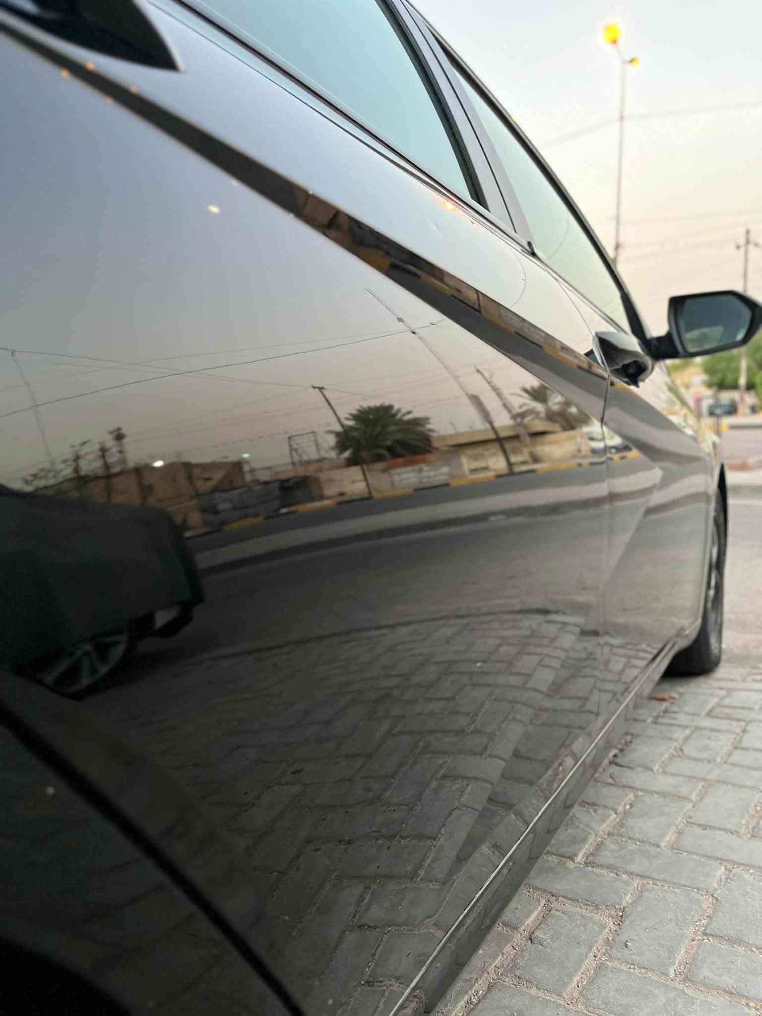 السلام عليكم 
بغداد
الانتر اسود امريكي 
محرك2000دوش
حساسات 
كار بلي
توقف ذاتي
مانع نزلاق 
تحكم استيرن
قيادة 
يرباكات شرط وضع شركة 
تحديد مسار 
بغداد حي العامل 
***********
وات ساب 
سعر١٢٣
