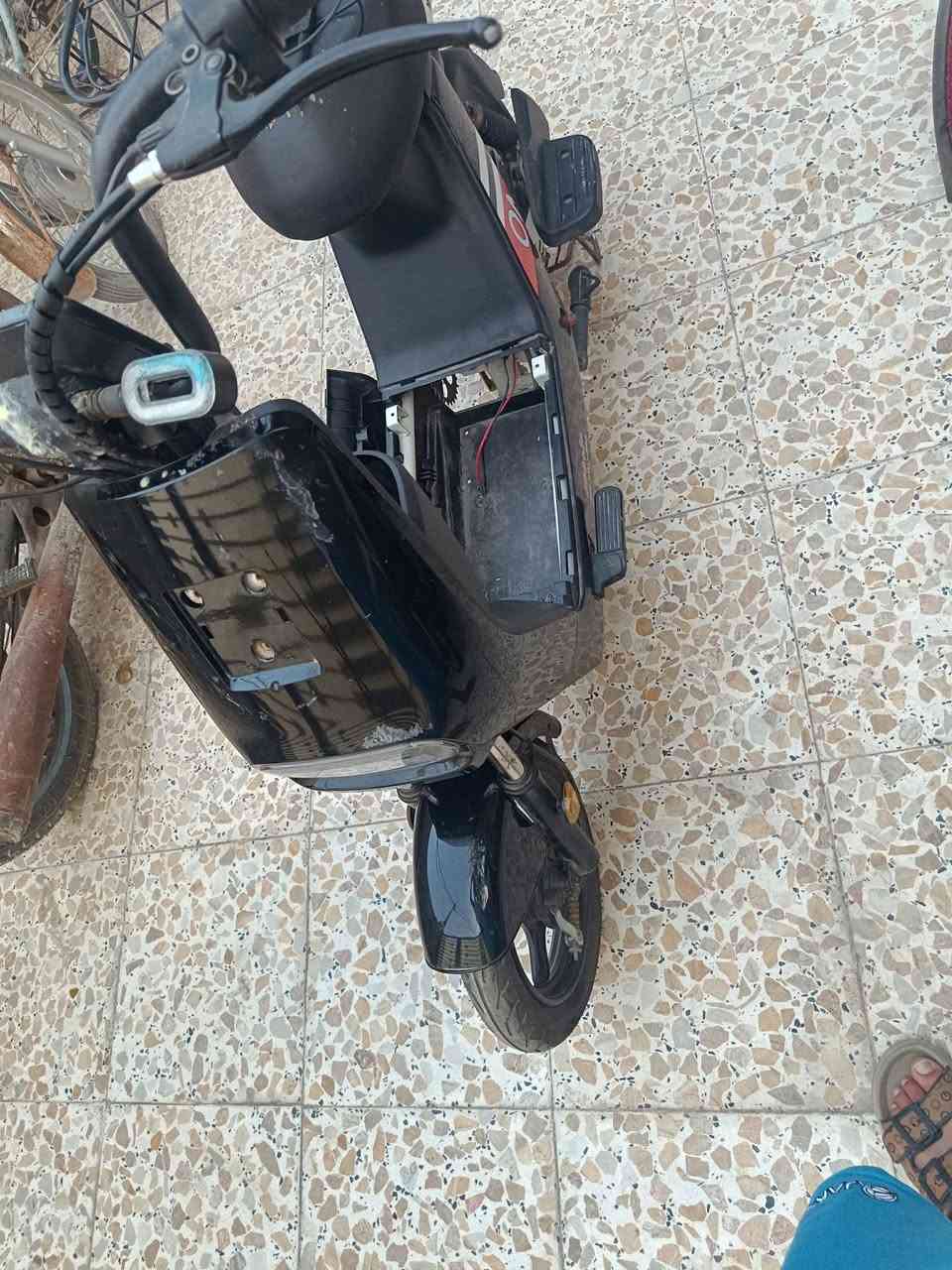 سلام عليكم
رقم ***********
دراجه شحن كلشي مابيه بس عوزه بطاريات 
وسعره 150دراجه نضيفه وحلوه وشراي يجي خاص وسهله
