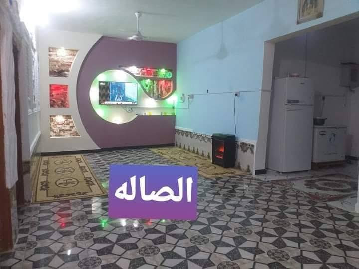 بيت للايجار او البيع في حي الجوادين النزله الثالثه خلف ملاعب صيوان مباشرتاً على شارعين رئيسيات وبيت نضيف مساحته 280م غرفتين وصاله وديوانيه وحديقه ومطبخ وصحيات وبصفه قطعه مساحتها   440م
للبيع او الايجار
سعر الايجار 250 
سعر بيع البيت 43 بي مجال 
سعر القطعه 27 بيها مجال 
البيت والقطعه زراعي
بيت للايجار او البيع في حي الجوادين النزله الثالثه خلف ملاعب صيوان مباشرتاً على شارعين رئيسيات وبيت نضيف مساحته 280م غرفتين وصاله وديوانيه وحديقه ومطبخ وصحيات وبصفه قطعه مساحتها   440م

بيت للايجار او البيع في حي الجوادين النزله الثالثه خلف ملاعب صيوان مباشرتاً على شارعين رئيسيات وبيت نضيف مساحته 280م غرفتين وصاله وديوانيه وحديقه ومطبخ وصحيات وبصفه قطعه مساحتها   440م للاستفسار***********

نص مكتوب في الصور:
- مطبخ
- باب الصاله الخارج
- باب المطبخ
- الصاله
- صحيات داخليه
- سقف التواليت الخارجيه
- ديوانية
- مدخل الصيحات والمنور
- الغرفه الثانيه
- مدخل الصاله من باب المطبخ