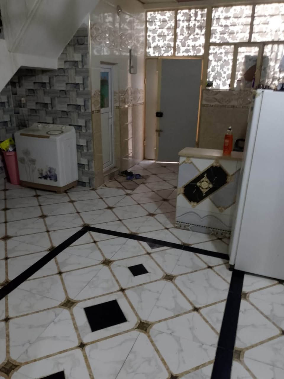 بيت للرهن ب15
بيت 🏠 للرهن 50م طابقين
سعر الرهن 15 مليون 

الموقع 📌  حي النداء قرب شارع جامعه الكفيل 

يحتوي غرف و مطبخ و صاله وصحيات
وفوك غرفه وصاله
للتواصل 
***********
