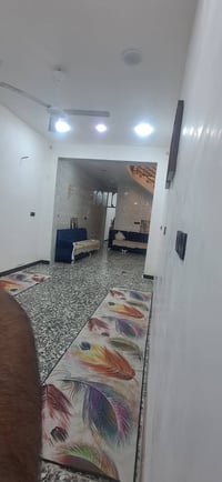 بيت للبيع • البلديات شارع العمرات • طابق ونص