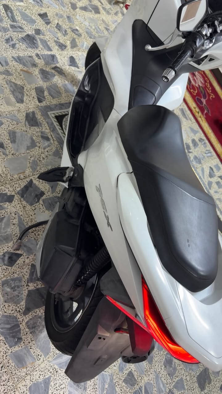السلام عليكم Pcxالجيل الثالث
الدراجه نضافه فول تجي وتشوف بعينك الدراجه وارد كوري

***********حي اور /حي الكوفه

