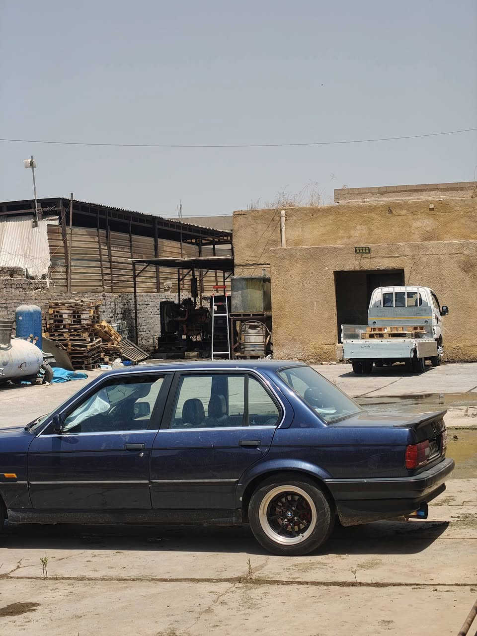 السلام عليكم للبيع او مراوس حسب القناعة
BMW E30 325i

مكينة 25 مفتوح بدون تبخير وتنقيص 
تبريد شغال 
كير عادي شورت شفت نمرة طويلة 
اكسل بلادي جديد 
حدادية امامية خلفيه كله تضيفة وخير من الله

كهربائيات كله شغاله بدون جطلات
وميكانيك كله كاملة مكملة مكفولة

رقم بغداد مشروع وطني باسمي تحويل ثاني يوم سنوية نافذة
دوس جوانب AC 
لحيه خلفية AC
سبايدر  m1
السيارة كاملة مسويلة ادامة كامله :
بلكات جدد 
نوزلات جدد 
فيت بم جديد
فلتر بانزين جديد 
راديتر جديدة 
مروحه ميني كوبر اصلية جديدة 
واتر بم جديد 
قوايش تبريد وال بور وال داينمو كله جديد اصلي بدلتهن 

السيارة بدون ضربة بدون خياسات بدون كص شواصي جدا نضيفة 

كل نقص مابيه فقط ترتيبات بسيطة 

مكاني بغداد البلديات ***********
السعر 52 وبيه مجال
