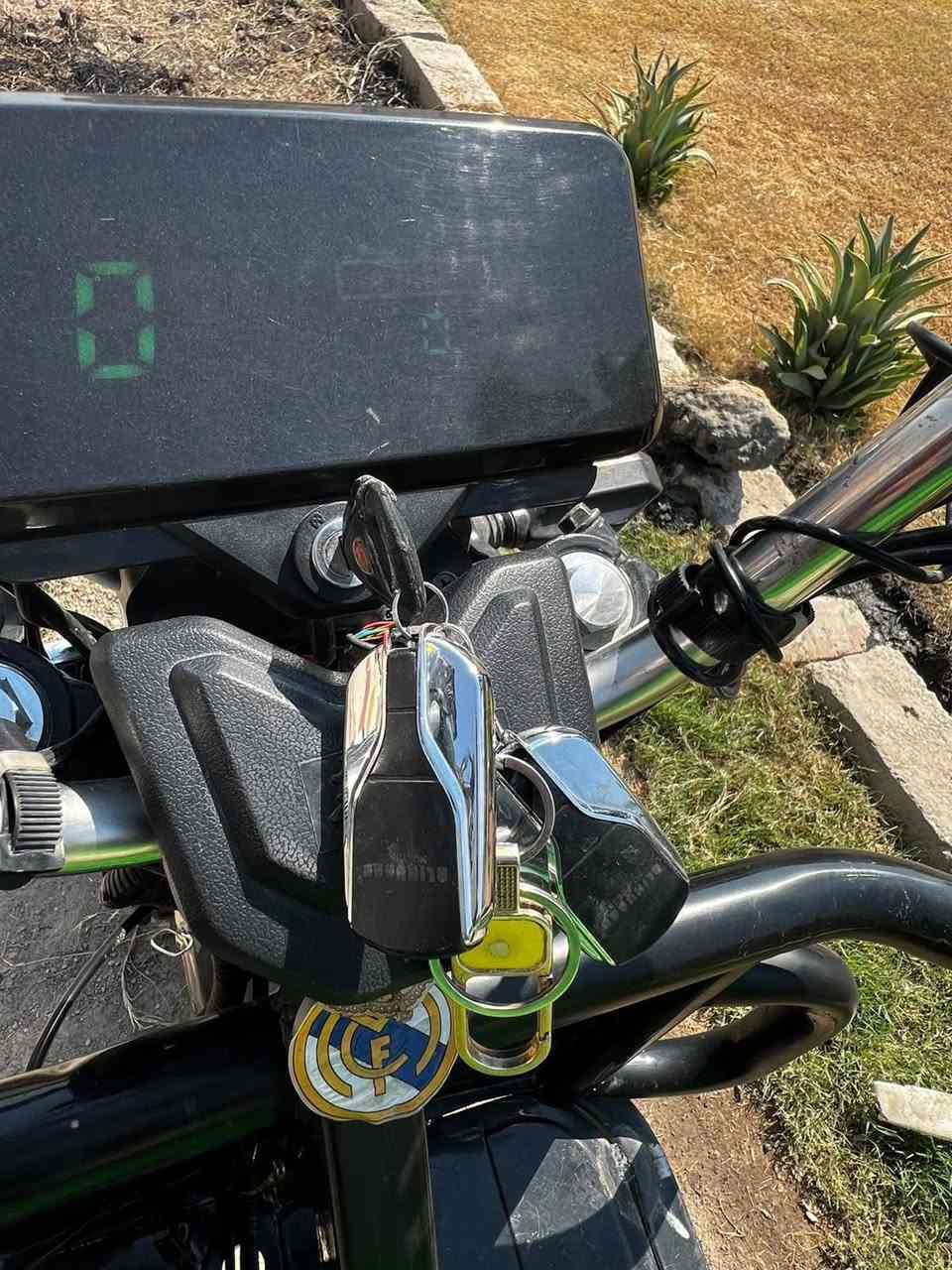 سلام عليكم ستوته شحن كبيره شبح استعمال قليل .6 باتري كرافين مسطره .
تشغل بصمة عدد2 كير ثقيل وخفيف السعر 1300. مكاني ابو غريب يم السوك .*********** متوفر واتساب

نص مكتوب في الصور:
- ***********
- حيدر بيدار
- ***********