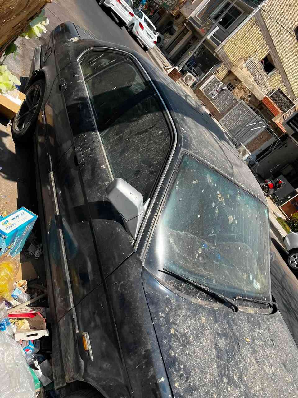 السلام عليكم بي ام موديل ٩١
حجم ٢٥  السياره هالموجود كدامكم محروكهه ضفيرتهه مال مكينه السياره متتحول حاليا كوم حديد لان اني حائز بيهه والسياره مبيوعه لاكثر من شخص سابقا مبيوعه بالوعده فباقي عليهه ٢٥ ورقه واني مشتريهه وموصل فلوسهه كامل بس الي قبلي مموصلين فلوسهه السياره اصوليه ومابيهه شي بس متتحول لحد مينفك دينهه السياره ابيعهه كوم حديد واكفلهه سرقه مكاني الاعظميه 
*********** رايدهه ب٢٢ ورقه وبيهه مجال بسيط بيهه مكينه وكير جدد
