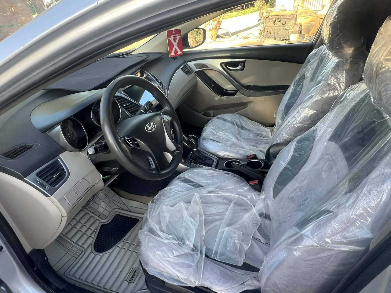 سلام عليكم النتره لبيع مديل 15 خليجي رقم بغداد جديد سياره جاهزه اي نقص مابيه بيه قطعتين صبغ بدون عابر مكان ديوانيه لحمزه سعر 110 وبيه مجال مواصفات سياره تبريد قطعتين  ***********
