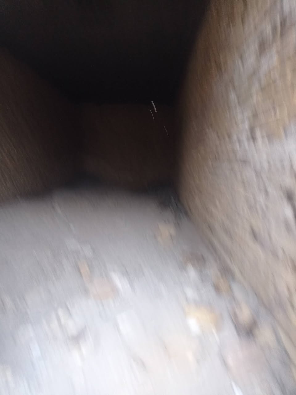 للبيع بيت في حي عبد العباس كونكريت استقبال 13متر مطبخ صاله غرفة نوم والباقي 3غرف نوم اطابق الثاني 180مترمساحة سعر البيع 90مليون للستفسار اتصل على الرقم ***********
