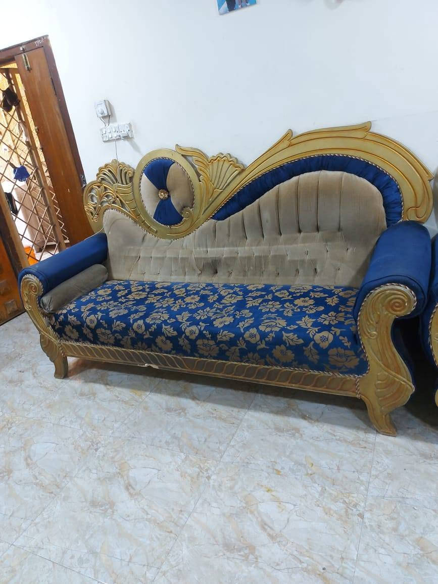 تخم ملكي ضخم  ١٠ مقاعد  السعر ٢٥٠ الف
مكاني بغداد حي القاهره الاتصال ***********
تخم ملكي ضخم  ١٠ مقاعد  السعر ٢٥٠ الف

