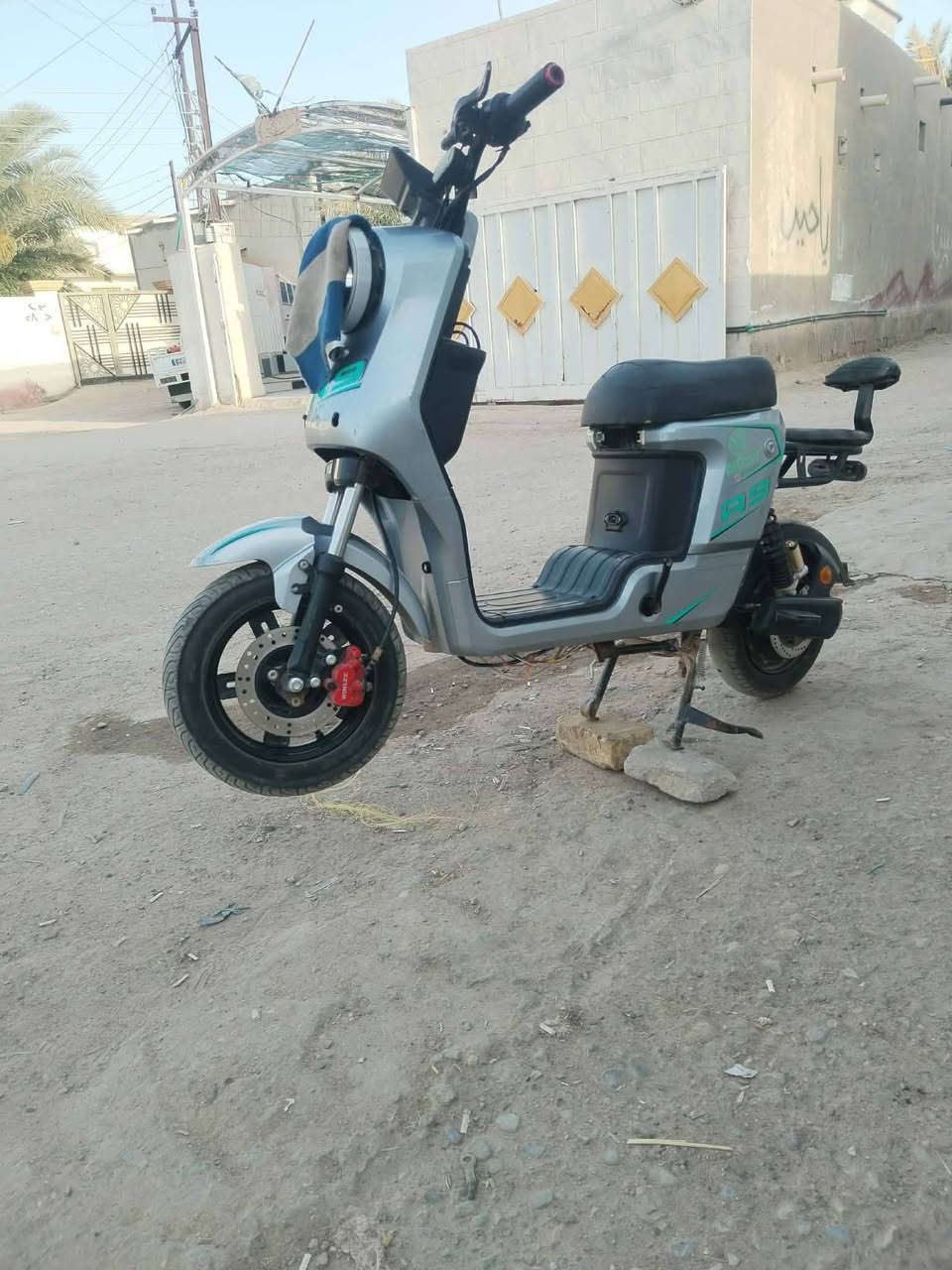 باسكل شحن R9للبيع نضيف مابي شي شغال سعرها 300بي مجال شراي يجي خاص و يتصل ***********
