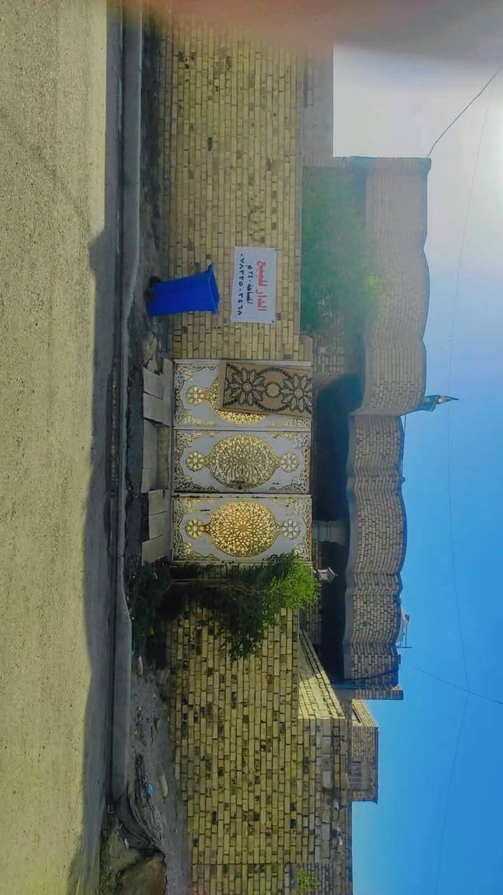 سلام عليكم ورحمه الله بيت للبيع مساحه 240م زراعي عماره.   حي المدثره شارع لإمام علي ع سلام كافه الخدمات متوفره ماء مجاري شوارع بلديه بناء جديد استفسار اتصال ***********
