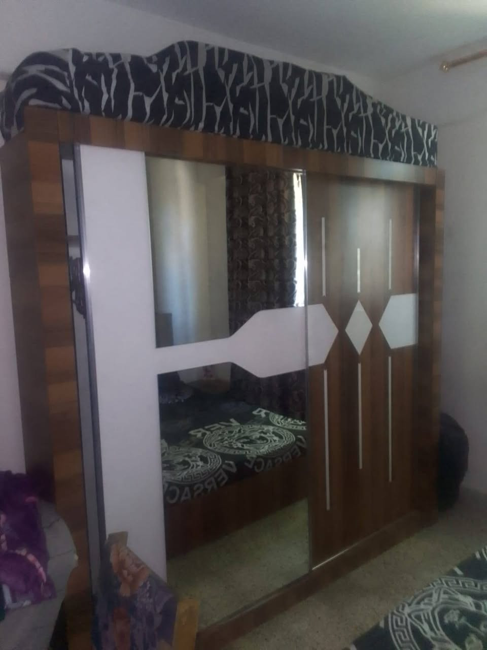 سلام عليكم غرفه نوم جبيره كامله اي نقص مابيه شوفت عينك سعره600 وبيه مجال وغرفه شبابيه العدد ثنين نضيفات سعر وحده 350 بكاني بغداد حي علام وتس ***********
