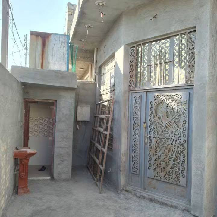 دار للبيع في حي الجولان الثانية قرب مول البركة طابو زراعي 

مساحة 200م
وجه 10
نزال 20
السعر 50 بي مجال 

غرفة نوم وصالة كبيره واستقبال ومطبخ وحمام سراميك وصحيات ومناور سراميك 
الدار مسكون حالين 
***********
