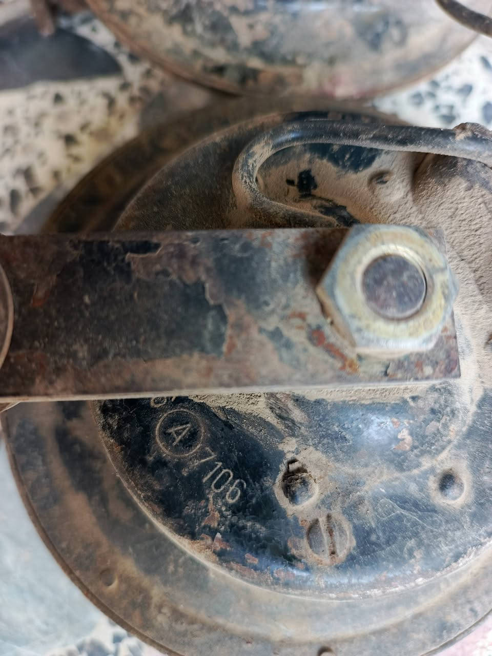 سلام عليكم شباب عندي بوش عنجه اصل وفصل الدكه تونس ناعمه الماني من أمه ما ملعوب بيهن رايدهن 250مكاني بعداد الحبيبيه ***********
