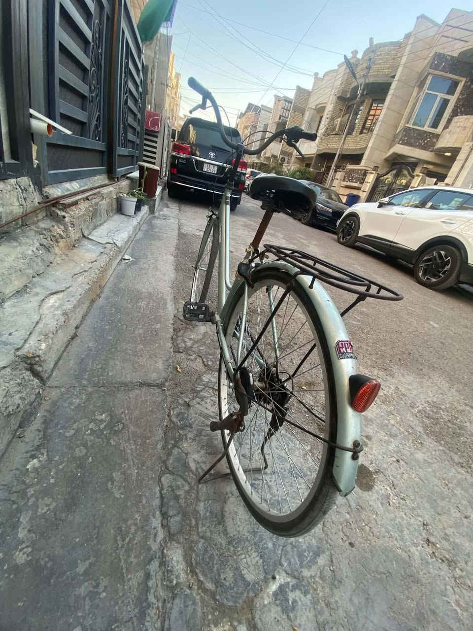 السلام عليكم بايسكل بناتي ياباني اصلي الحجم 30 نظيف  السعر 100 وبي مجال للشرااية الشراء خاص او اتصال ع رقم ***********
