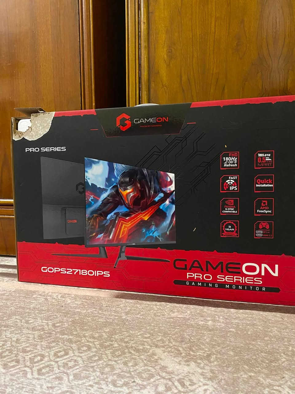 اكس بوكس سيريس اس 512 غيغا نظافة 85% موديل 22 كامل ملحقات مع شاشة من game on بتردد 180hz ودقة fhd بحجم 27” نظيفة .. الاكس بوكس مابي اي خلل بس مجرد طخة بسيطة بالبدي مثل ما موضحة بالصورة وما تاثر نهائيا على الاداء والجوستك بيها خلل بمنفذ التايب سي ومابيها اي درفت ولا اي شي ثاني مع جوستك أضافي هدية 
السعر كامل 520 الف دينار او مراوس مع pc او لابتوب اقتصادي، للتواصل خاص او واتساب 
*********** اذا تحب تجيني تفحصة مكاني ديوانية واذا تحب توصيل موجود
