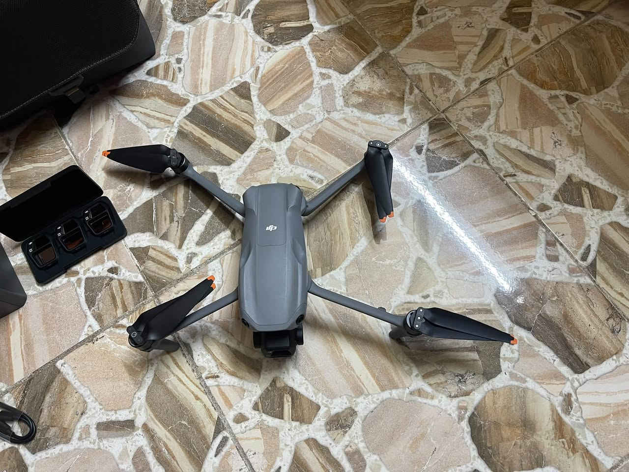 السلام عليكم
درون dji air3s  كومبو اخت للجديده لا فتح لاشخط طايره 4 مرات فقط بعدهه بالكارتون 

السعر 2300 عراقي 
المكان بغداد

للتواصل *********** لا يوجد توصيل

