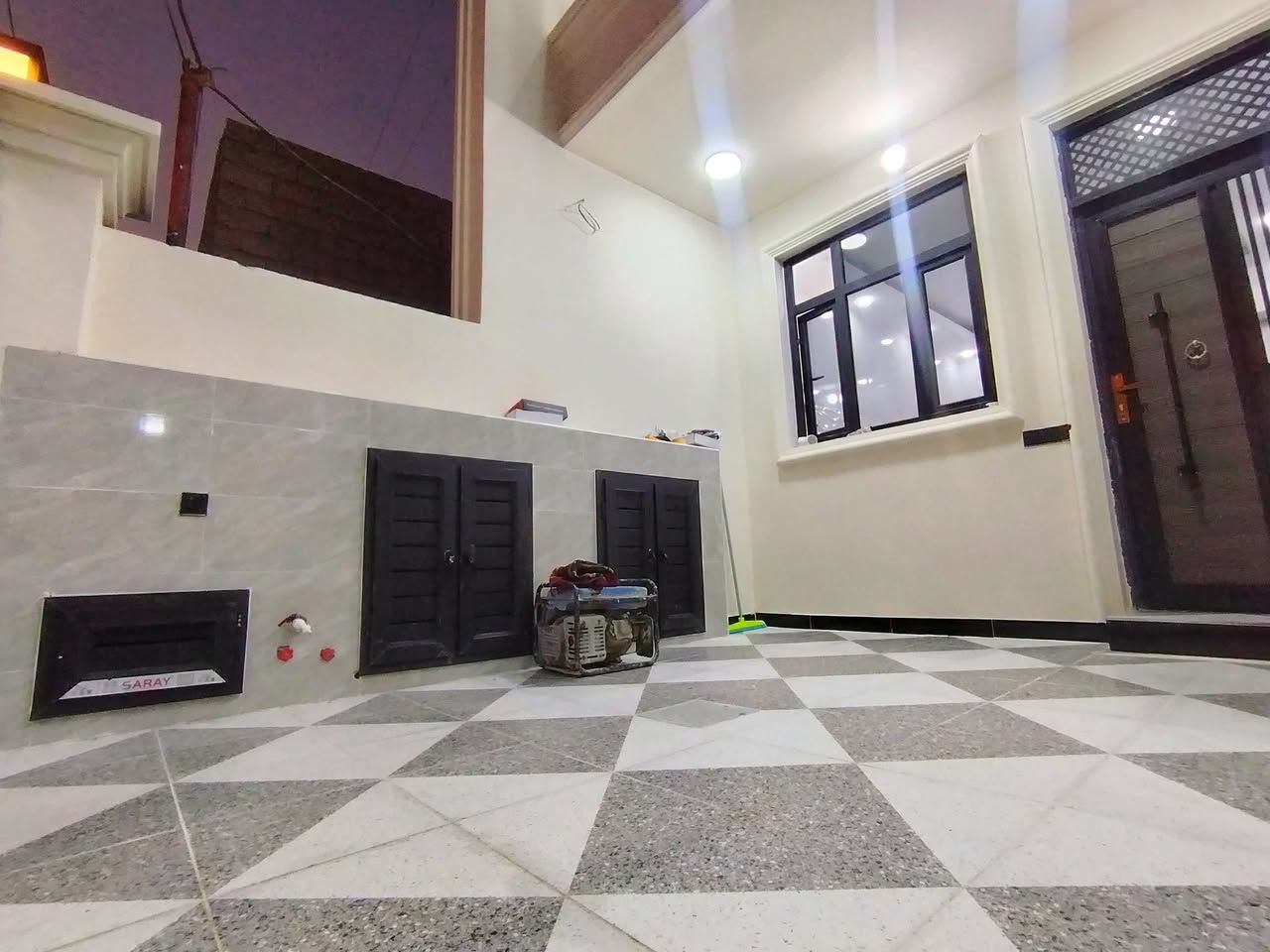 🏡 دار للبيع – 150م | تحفة معمارية وبناء حديث
📍 بعقوبة – تقاطع القدس – دور الزراعة الثالثة
🔹 طابقين + سطحين
🔹 استقبال + مطبخ + صالتين
🔹 4 غرف نوم
🔹 3 دورات مياه + مناور
🔹 تشطيب درجة أولى
🔹 أرضيات بورسلين
🔹 سقوف مغربية مع إنارة مخفية
🔹 أبواب قاصة وحديد وجص وبورك
🔹 واجهة فوم تركي
🔹 طابو صرف زراعي – سند 25
⚡ خدمات كاملة: ماء، مجاري، تبليط، كهرباء وإنارة شارع.
📞 للاستفسار:
***********
***********
🏢 مكتب الجزيرة لبيع وشراء الأراضي والدور السكنية والتجارية
🚫 لطفاً، لا نتعامل بالإيجار.
