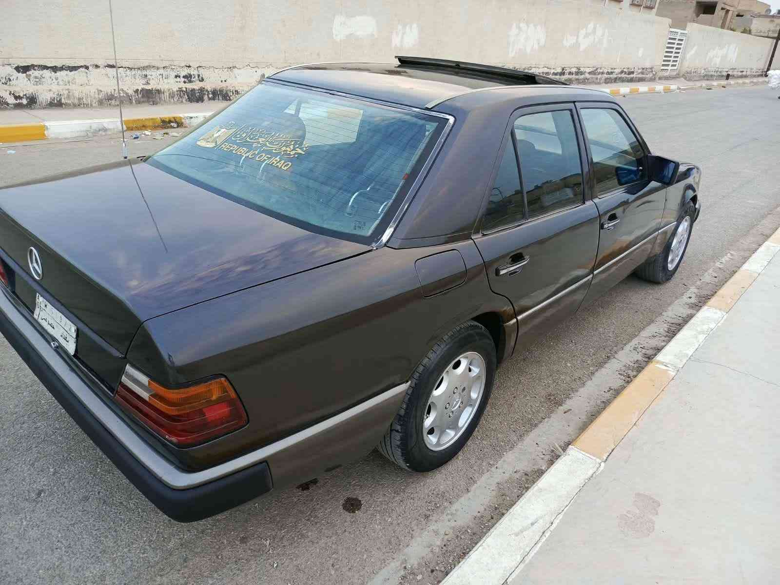 السلام عليكم مارسدس دب للبيع موديل 1988
رقم بغداد مشروع وطني سنويه 2028 
مكينه وكير بطه جديدة 3000 vvti 
حدادية أمامي وخلفي جديدة 
مصبوغه عام جمالية بدون حادث 
قواعد دبل والبرانكيت عالبلاد 
تبريد شغال وي السويج 
تخم تاير جديد 
كهربائيات كله شغاله 
سنتر لوك ريمونت 
اسلايت شغال 
لايت زنون 
تحويل مباشر 
السعر   54  بيه مجال للشراي 
***********
***********
