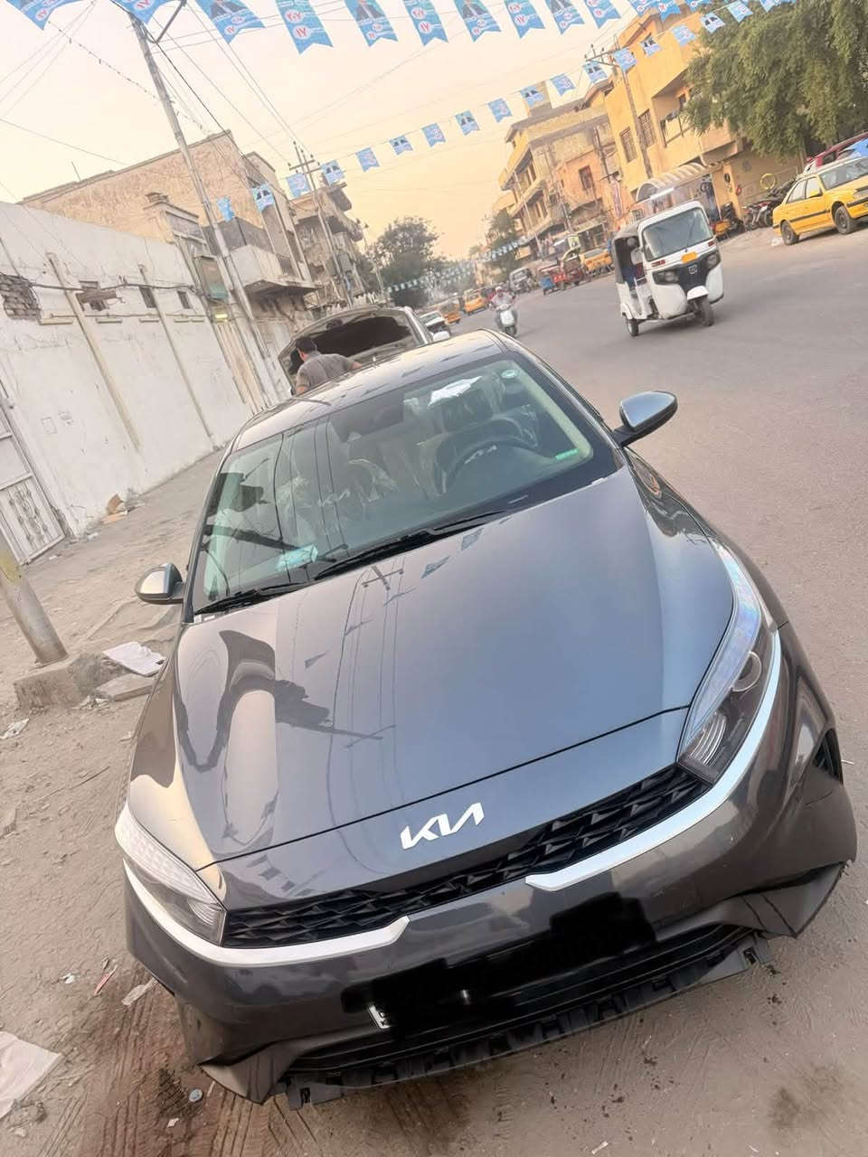 السلام عليكم كيا فورتي 2023 امريكي السياره
حادثه جاملغ خلفي وشويه من الباب الباقي كفاله عامه

 مواصفات الفورتي المعروفه

شاشه جبيره + ابل كار بلي

ستيرين فول تحكمات 

رادار امامي + كامرا دواره

محرك 2000 دوش مكفول

السياره رقم اربيل الجديد بأسمي تحويل مباشر 

مكانها بغداد كرادة مريم السعر 143$ وبيه مجال 

***********
