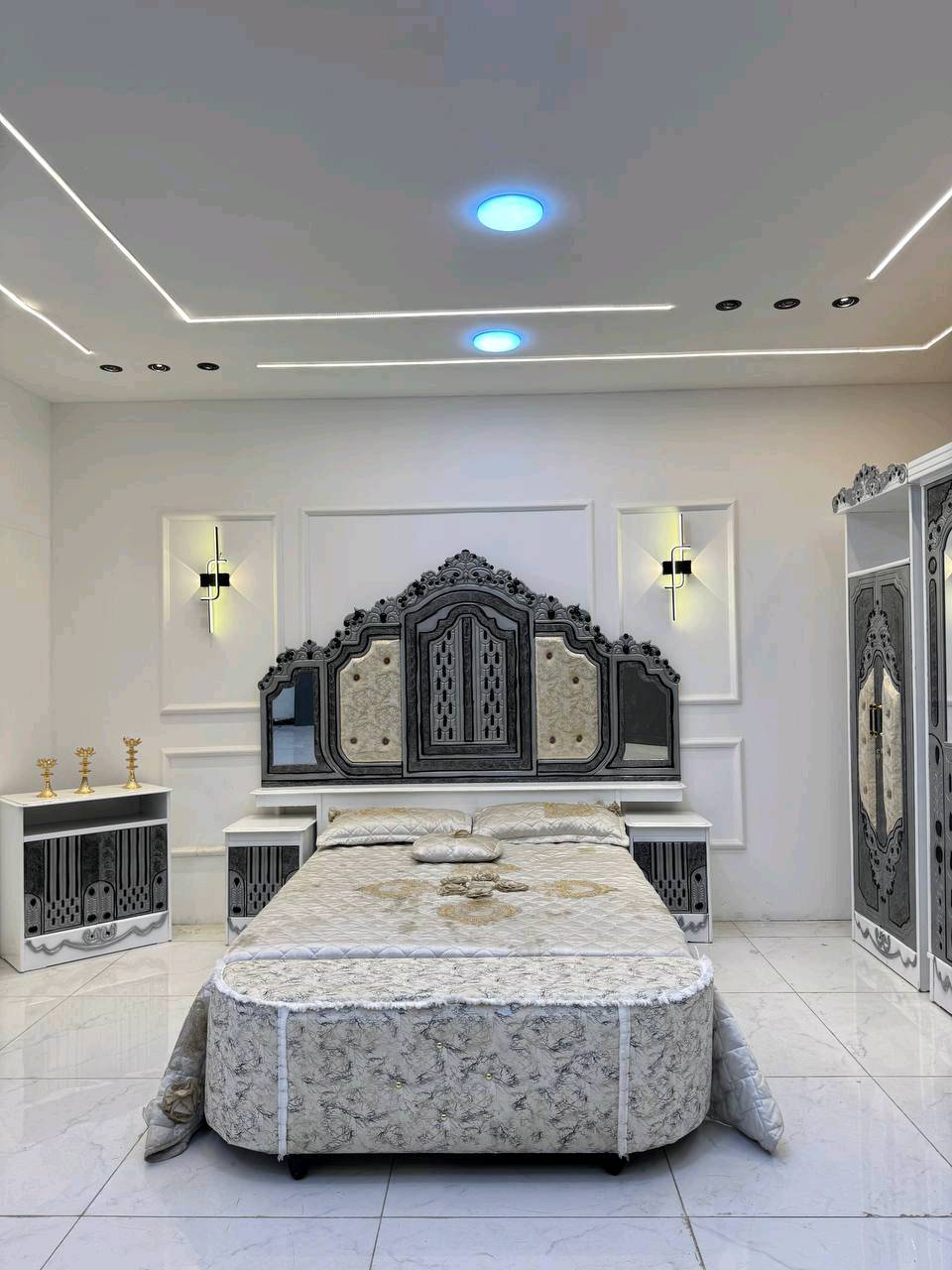 حصرياً الموديل الجديد   

السعر مليون و٥٠. الف 

غرفه نجاره قتصاديه 🛌

متكونه من 9 قطع مميزه 

الكنتور ارتفاع 240 طول 320 

مع الزاويه مجموع الطول 4 امتار 

السمك الخارجي للغرفه 5 ملم انديف

والسمك الداخلي 3 ملم معاكس ابيض

سعر الشازلون الخزان 75 الف 

سعر الشازلون المقعد 50 الف 

متوفر توصيل وشد داخل بغداد 😊منو يكول النجارة العراقية ماتت؟ 🇮🇶
هذا شغل يد... متانة وفن 
اسمع من النجار نفسه 👇
للحجز والاستفسار راسلنا خاص
#نجارة_عراقية #غرف_نوم #شغل_يد#ديكور_عراقي #بيت_عراقي #نجارة_يدوية #قبل_وبعد #تجهيز_عرسان #بغداد

متوفر توصيل وشد لكافة محافضات العراق 🇮🇶