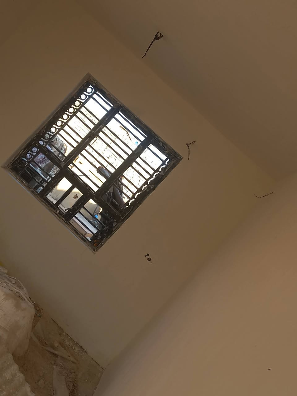 السلام عليكم كادر خلفه جص وبورك شغل بغداد فقط ونتصل عله هاذه رقم ‎***********

