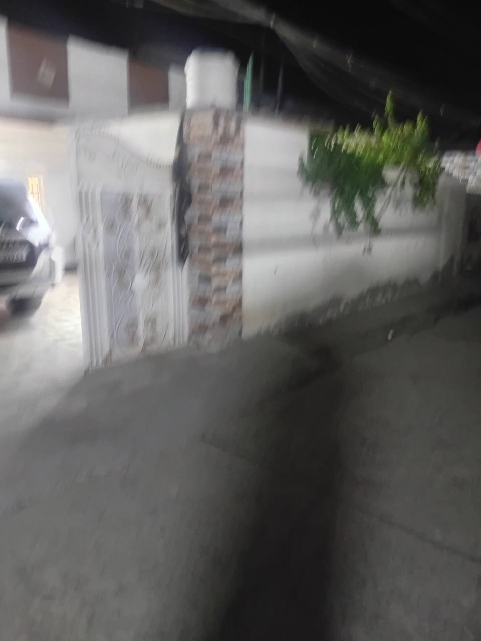 دار للبيع ٢٠٠م ركن الصويره حي العمال يحتوي على كلدور غرفة نوم  واستقبال وهول ومطبخ وصحيات داخليه وخارجيه مع كراج سياره وحديقه. الطابق الثاني غرفتين نوم ومجمع صحيات للاتصال على
***********
***********
ابوحسن@
