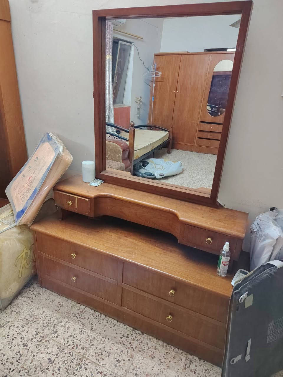 غرفة صاج نظيفة للبيع للإستفسار على الواتساب ***********.
