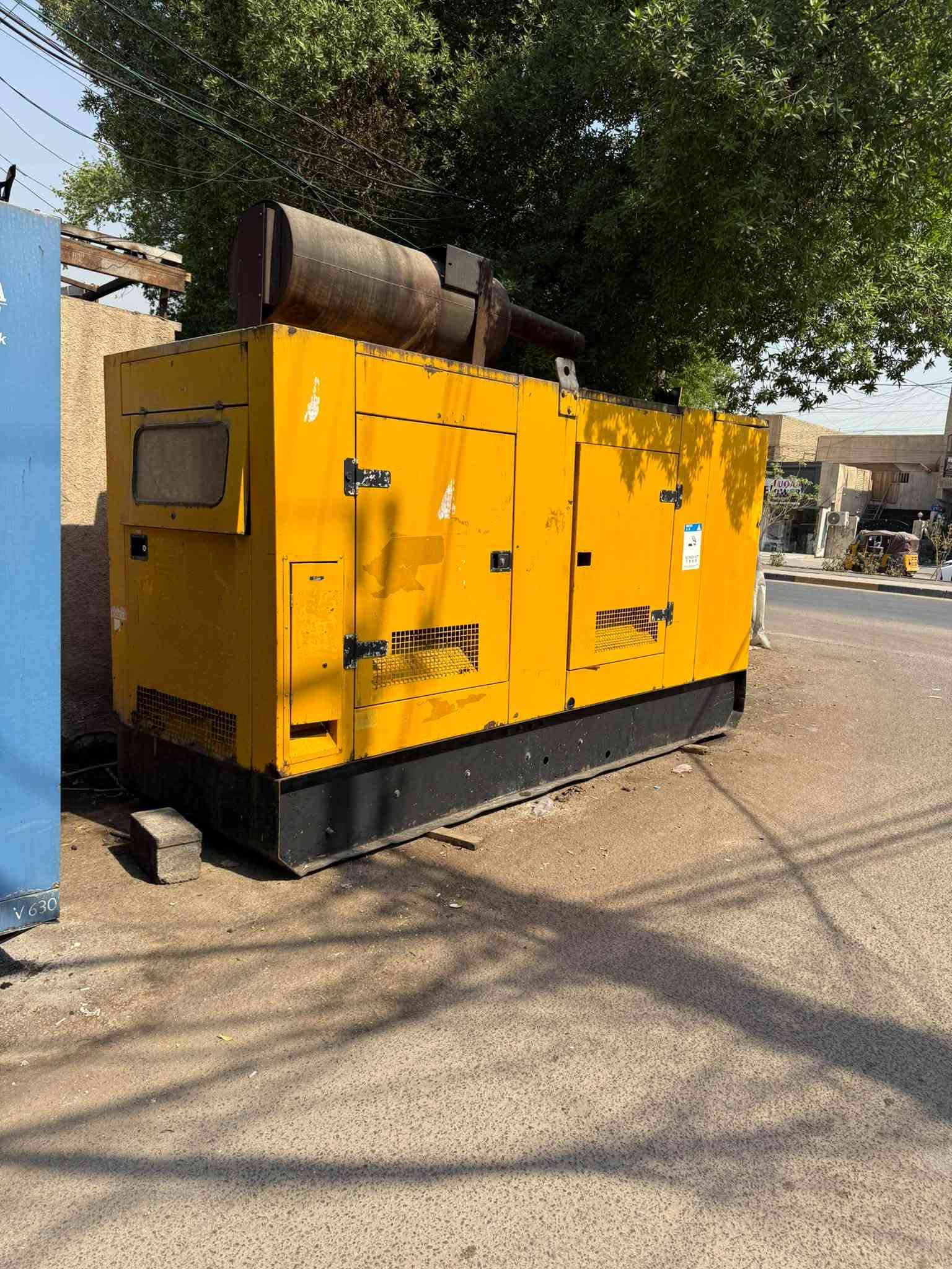 السلام عليكم للبيع مولد فولفو F12/123 
مولد اوربي برغي ممفتوح بيه 
توليد لوري سمر 400kv فرنسي 
المولد وضع شركه كاتم عزل صوت 90‎%‎100
***********
***********
العنوان بغداد

