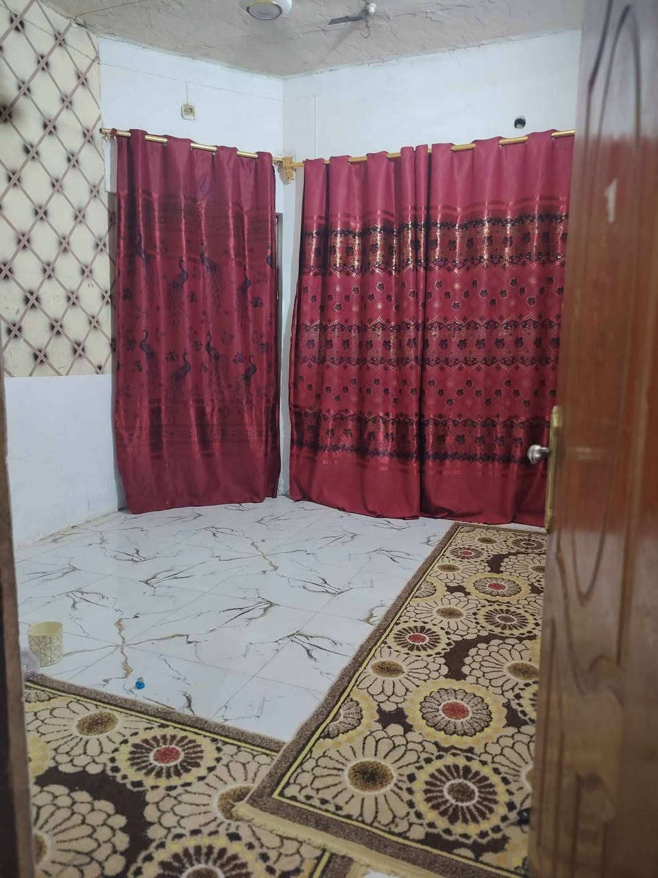 بيت للبيع طابو زراعي مشمول بالتطويب سند 25 ١٠٠م مربعه اساس صب
غرف وصاله واستقبال مكشوفات ٢  ساحه كبيره البيت بي مجاري للشارع البناء بلوك درجه اوله وعكاده وكاشي الشارع٦م المكان بداية علوة الفحل قرب جسر الإمام علي  فرع اسواق الحشد الشعبي قريب عن الشارع   السعر ٣٢ مليون مع المجال للاستفسار, ***********
