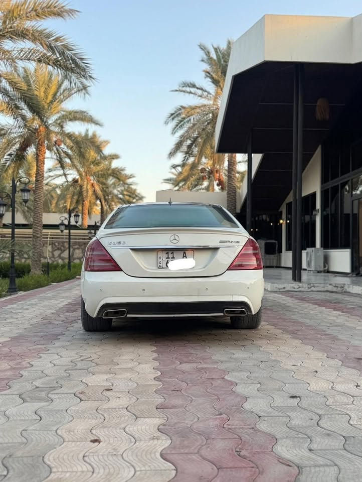 مرسيدس S350 موديل 2008 محدث 2013
لأصحاب الذوق الرفيع والتميز، معشوقة الجماهير اليخت الألماني بحالة ممتازة وجاهزة للاستخدام الفوري.

الموديل: 2008 محدثة 2013

محرك جديد بعده بالضمان وارد ياباني : 

كير جديد وارد ياباني 

تخم لايت جديد 

تخم حجر بيئة

رقم بغداد بٱسمي سنوي 2029 

الحجم: لارج (Large) - قاعدة عجلات طويلة (باب طويل) لراحة قصوى للمقاعد الخلفية.

اللون الداخلي: جلد (بيج) بحالة جيدة جدا

الإضافات والمميزات:

نظام الستائر: مجهزة بـ 5 بردات (ستارة خلفية كهربائية + 4 ستائر جانبية للأبواب الخلفية والمثلثات) لخصوصية وعزل تام.
فتحة سقف بانوراما 
حساسات أمامية وخلفية (Parktronic)
مقاعد كهربائية مع ميزة الذاكرة (Memory Seats)

تكييف مركزي منفصل (ثلاجة)
ويل  ١٨ 

حالة السيارة: جيده جدا
السيارة مسرفسة بالكامل وجاهزة، لا تحتاج لأي مصاريف أساسية.

محرك، گير، وشاصي على كفاله عامه .

بيها كلير جاملغ خلفي سونار مرفق

- ماوس تحكم + تحكمات ستيرن

- تبريد منفصل + قطعتين مع تحكم خلفي

- لايتات داينمك اوتو Dynamic 

- تچاوي كهرباء امامي خلفي
السيارة كل شي بيها بلادي و كل اوبشناتها شغاله

السعر 168 

للاستفسار ***********
