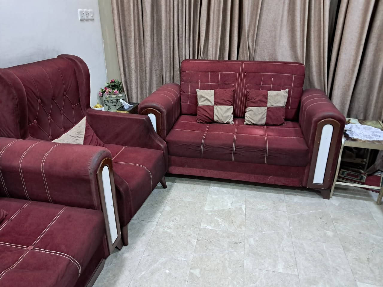تخم موديل تركي ١٠ مقاعد كما موضح في الصور  السعر ٤٠٠ وبي مجال ، للاستفسار للاتصال على الرقم ***********

