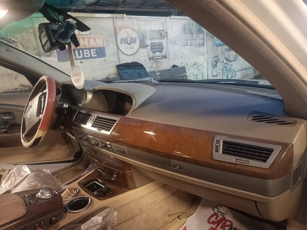 بسم الله الرحمن الرحيم
‏
‏للبيع للبيع 
‏
‏BMW 745LI
‏
‏السيارة موديل 2004 اصل 
‏السيارة وارد ياباني مكفولة كفالة عامة من الصبغ والحادث 
‏
‏مكينة وكير وكاردن جدد صار اسبوع من شديتهن كله حاويه . 
‏
‏السيارة واير مابيها جطل من الدعامية للدعامية كلها بلادية بكل تفاصيلها بلادية.  
‏
‏السيارة كهربائياتها كلها شغالة من الدعامية للدعامية دكمه مابيها واكفه.  
‏
‏طبعا مواصفات السيارة كلش هواي (( اربع بوب شفط و صندوك - خزن ميموري كشنين الامامي - اربع كشنات تحكم كهرباء - ستيرن خزن ميموري وتحرك كهرباء - فتحة سقف - مري قلاب ويه البك وووووو. . . .  الخ)) 
‏
‏السيارة بأسمي رقم وسنوية انكليزي جديد رقم (( بغداد)) هزه جديدة بشهر السابع 
‏
‏السيارة مال جناي وعلى ايدي والله يبارك ويهني صاحب النصيب واسف على الاطالة للتواصل 9647731231913+
‏***********

مكان السيارة بغداد / المشتل
‏
‏متواجد واتس اب - ماسنجر - فايبر - تلي كرام 
‏
‏السعر المطلوب للبيع 12,500$ يعني 125 ورقة
