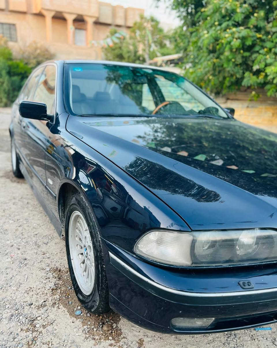 السلام عليكم BMW موديل ٩٨ فول مواصفات 
معمره تعميره درجه اولى 
حجم ٥٢٨  تك فانوس  رقم صلاح الدين دولي 
هزه جديده سنويه لل ٣١ 
السعر ٩٥ $ وبيها مجال مكانها صلاح الدين سامراء 
للاستفسار اكثر ***********
