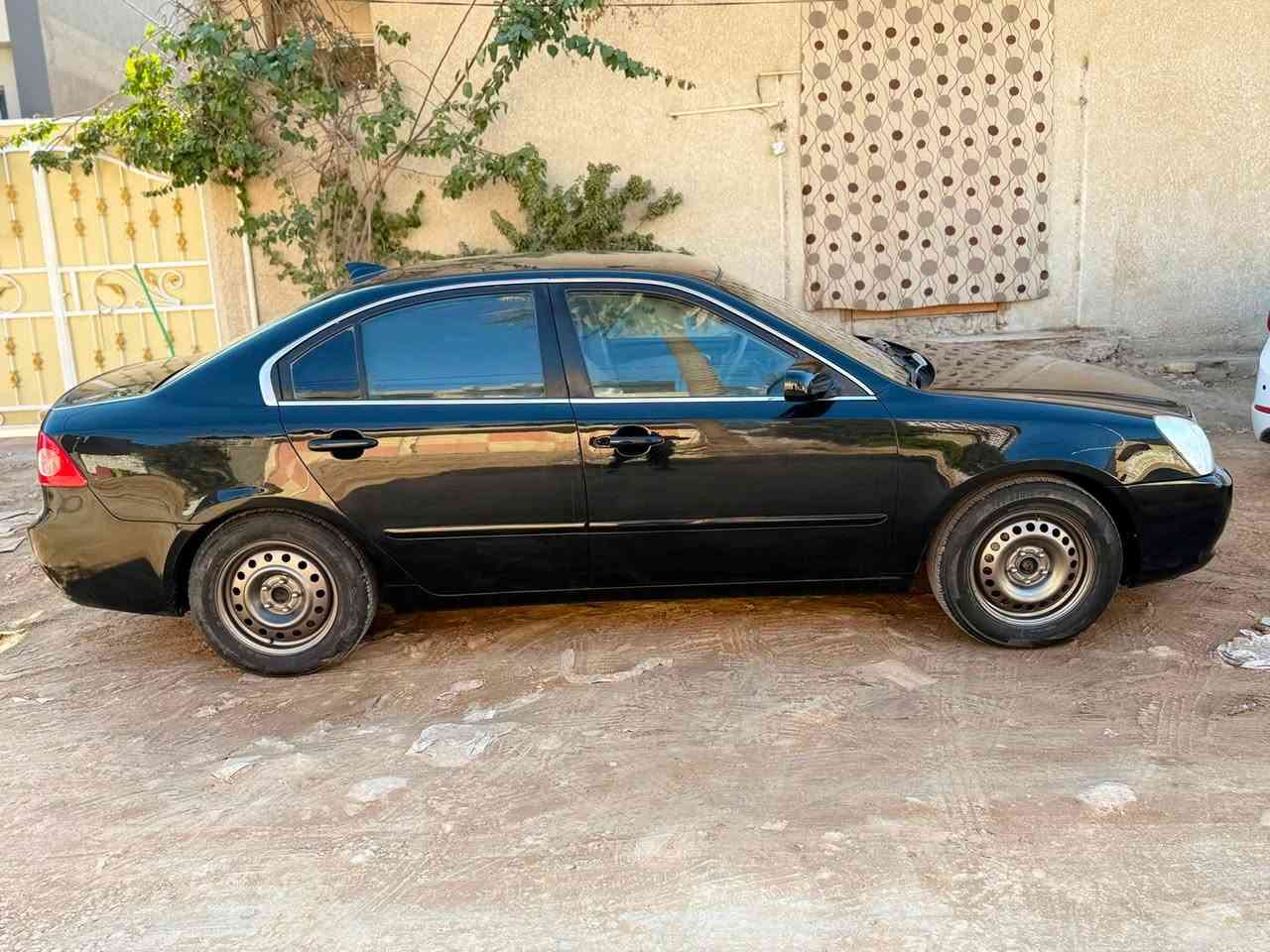 سيارة اوبتما 2007 رقم بغداد مكانها بابل شارع 60 
بسمي عارضها 75 وبيها مجال السيارة صابغها حزام 
اثر جراد وبيها قطعتين باب السايق والجاملغ الخلفي 
الاستفسار *********** .
