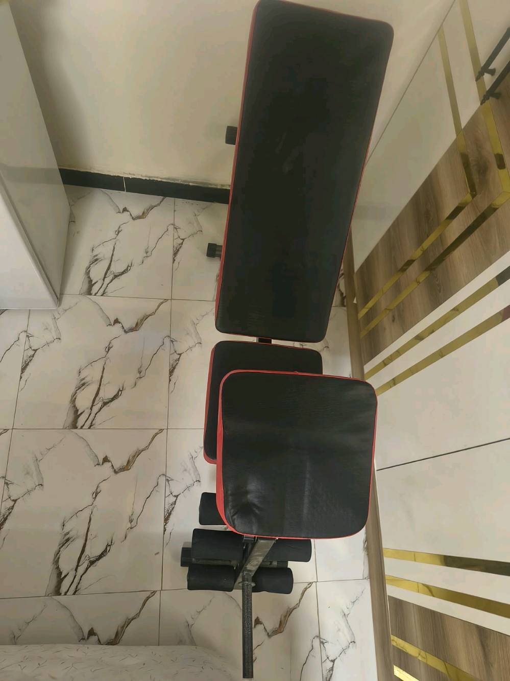 للبيع جهاز رياضي متعدد الاستخدامات 
جهاز رياضي منزلي شامل  ينفع لتمارين البطن والذراعين والرجلين، ومقعده قابل للتعديل.
نظيف وحالته حلوة مناسب للبيت